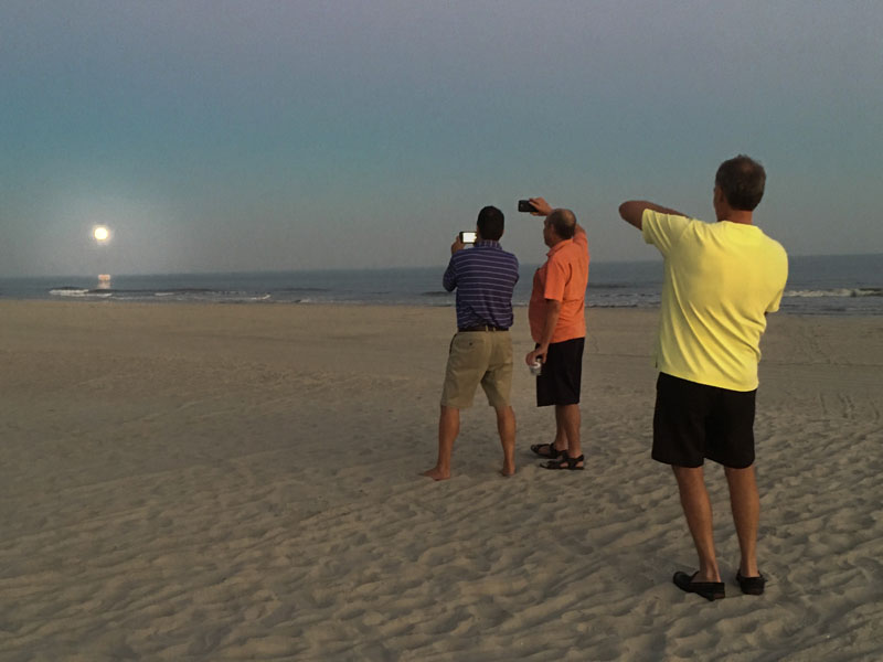 Shooting 2 guys shooting the moonrise