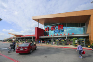 Architectural photograph of HEB Lakeline BEFORE EDITING